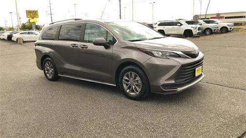 2024 Toyota Sienna LE