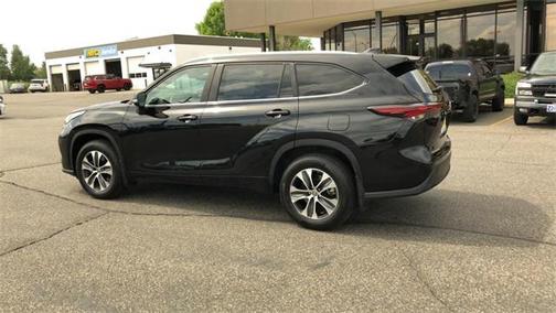2025 Toyota Highlander XLE