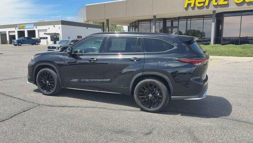 Midnight Black Metallic 2025 Toyota Highlander XSE