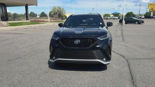 Midnight Black Metallic 2025 Toyota Highlander XSE