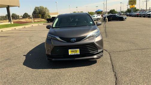 2024 Toyota Sienna LE