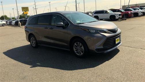 2024 Toyota Sienna LE