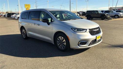 2024 Chrysler Pacifica Hybrid Select