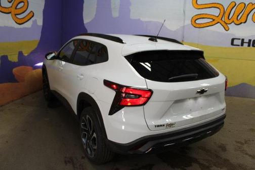 Summit White 2026 Chevrolet Trax 2RS