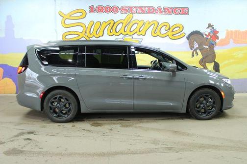 Ceramic Gray Clearcoat 2021 Chrysler Pacifica Hybrid Limited