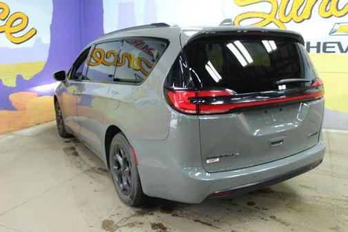 Ceramic Gray Clearcoat 2021 Chrysler Pacifica Hybrid Limited