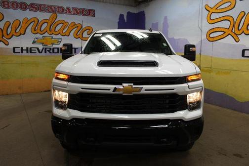 Summit White 2026 Chevrolet Silverado 2500 Custom
