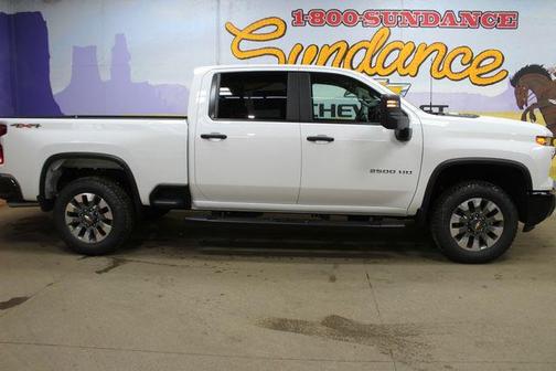 Summit White 2026 Chevrolet Silverado 2500 Custom