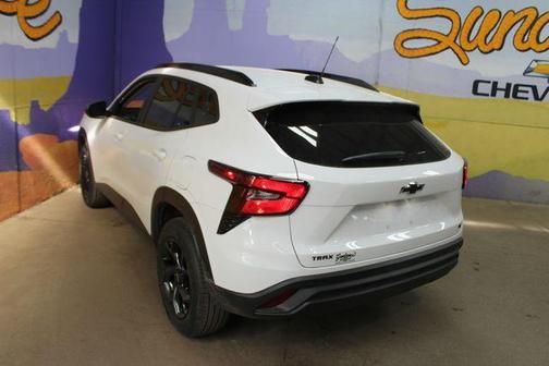Summit White 2026 Chevrolet Trax LT