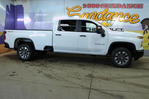 Summit White 2026 Chevrolet Silverado 2500 Custom