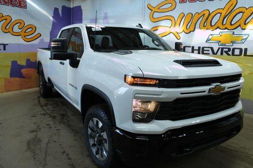 Summit White 2026 Chevrolet Silverado 2500 Custom