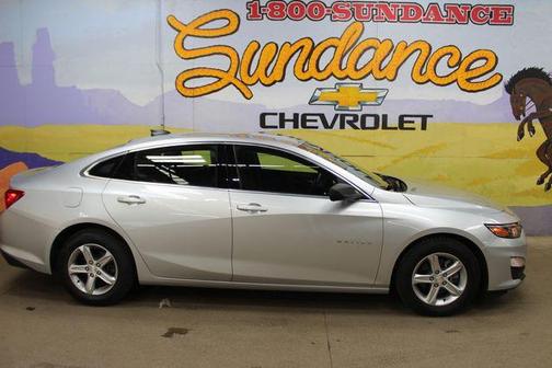 Silver Ice Metallic 2022 Chevrolet Malibu 1LS