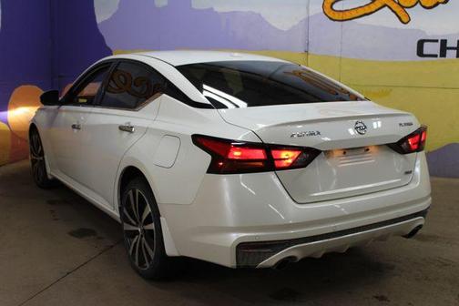 White 2022 Nissan Altima 2.5 Platinum