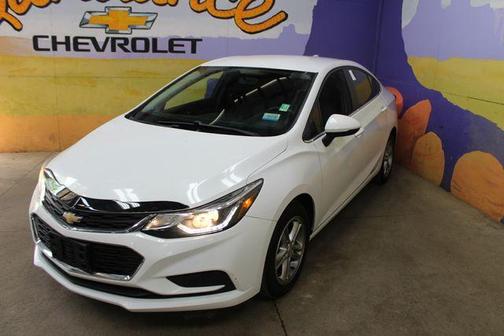 White 2018 Chevrolet Cruze LT