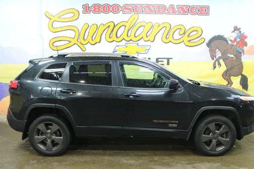 Brilliant Black Crystal Pearlcoat 2016 Jeep Cherokee Latitude