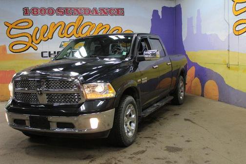 Brilliant Black Crystal Pearlcoat 2018 RAM 1500 Laramie