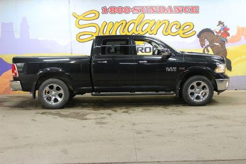Brilliant Black Crystal Pearlcoat 2018 RAM 1500 Laramie