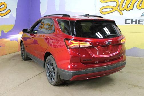 Cherry Red Tintcoat 2022 Chevrolet Equinox RS