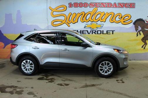 Iconic Silver Metallic 2022 Ford Escape SE