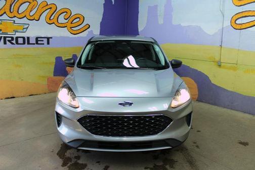 Iconic Silver Metallic 2022 Ford Escape SE