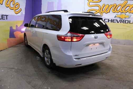 2020 Toyota Sienna LE