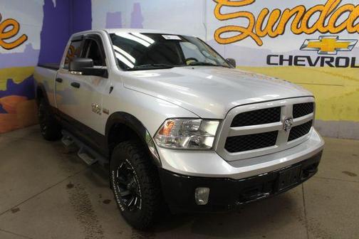 Bright Silver Clearcoat Metallic 2017 RAM 1500 SLT