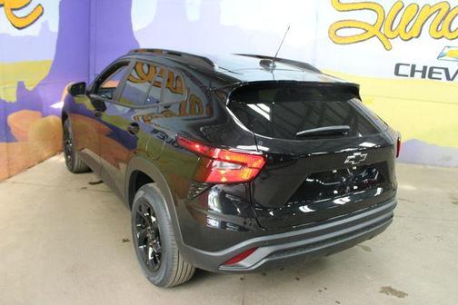 Mosaic Black Metallic 2026 Chevrolet Trax LT