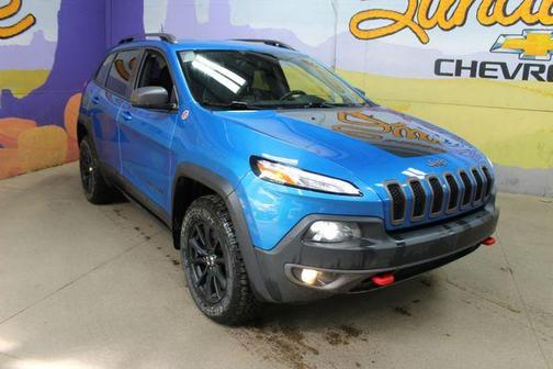 Pearl 2017 Jeep Cherokee Trailhawk