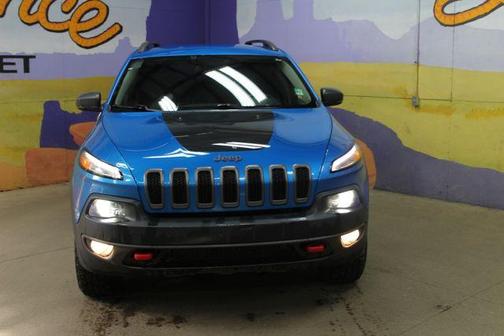 Pearl 2017 Jeep Cherokee Trailhawk