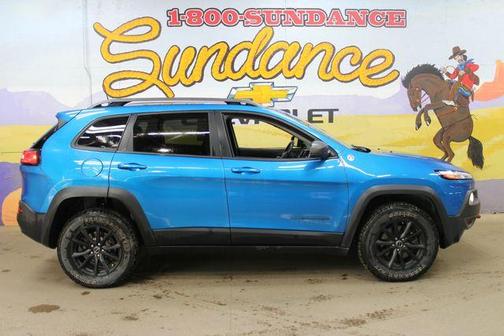 Pearl 2017 Jeep Cherokee Trailhawk