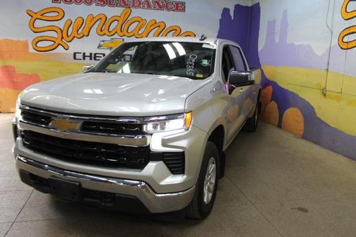 Silver Ice Metallic 2022 Chevrolet Silverado 1500 LT