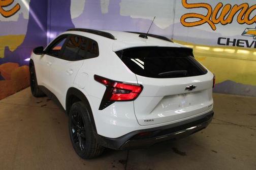 Summit White 2026 Chevrolet Trax ACTIV