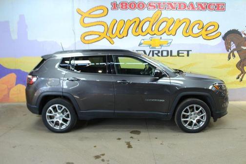 Granite Crystal Clearcoat Metallic 2022 Jeep Compass Latitude Lux