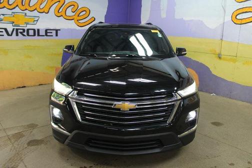 Mosaic Black Metallic 2023 Chevrolet Traverse LT Cloth