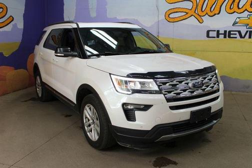 White Platinum Tri-Coat Metallic 2018 Ford Explorer XLT