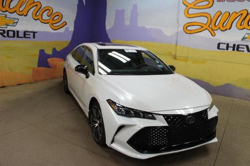 Wind Chill Pearl 2019 Toyota Avalon XSE