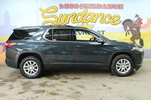 Graphite Metallic 2021 Chevrolet Traverse LT Cloth