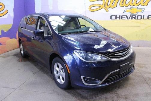 2017 Chrysler Pacifica Hybrid Touring Plus