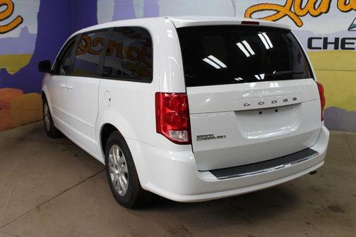 White 2017 Dodge Grand Caravan SE