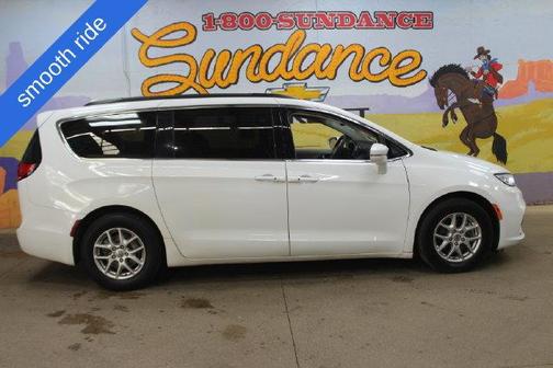 Bright White Clearcoat 2022 Chrysler Pacifica Touring-L