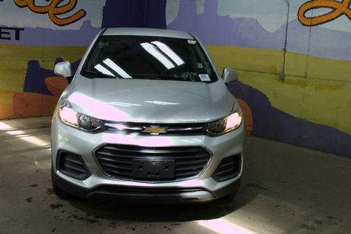 Silver Ice Metallic 2018 Chevrolet Trax LS