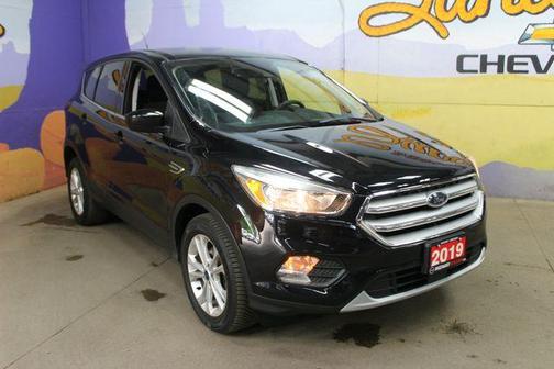 Black 2019 Ford Escape SE