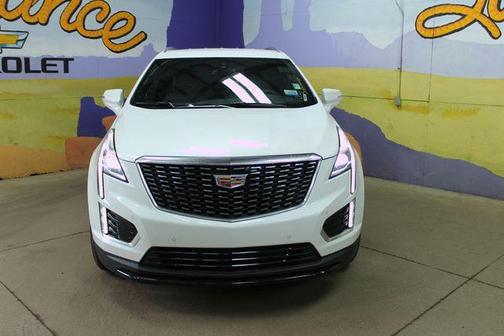 Crystal White 2024 Cadillac XT5 Luxury