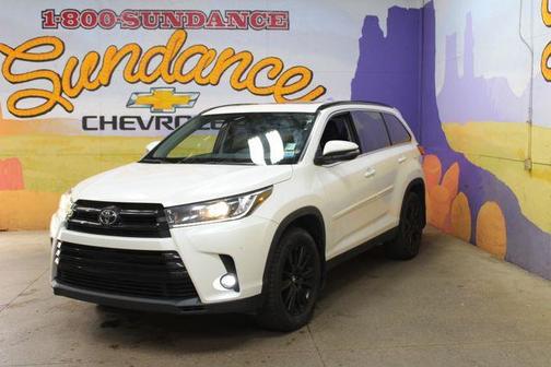 Blizzard Pearl 2019 Toyota Highlander SE