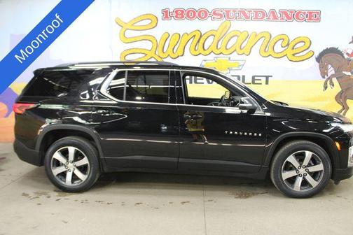 Mosaic Black Metallic 2022 Chevrolet Traverse LT Leather
