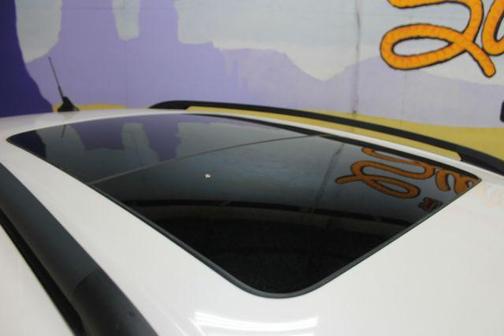 White Platinum Tri-Coat Metallic 2019 Ford Escape SEL
