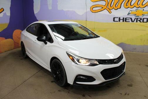 White 2018 Chevrolet Cruze LT