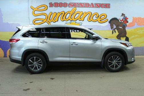 Silver 2019 Toyota Highlander XLE