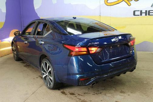 Deep Blue Pearl 2022 Nissan Altima 2.5 Platinum