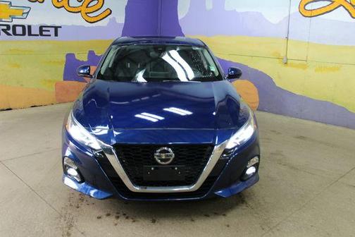 Deep Blue Pearl 2022 Nissan Altima 2.5 Platinum